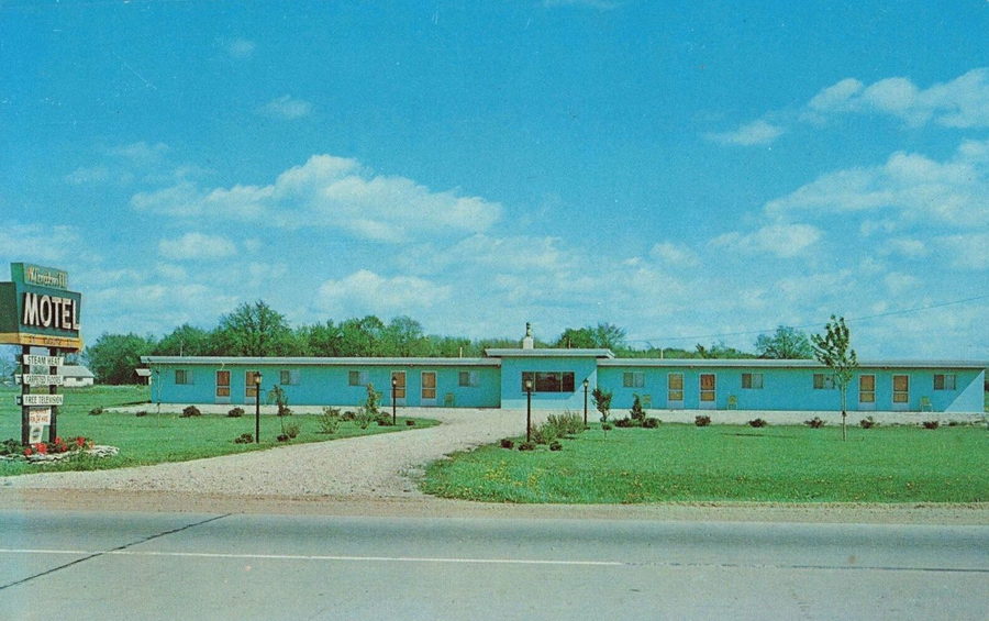 Windmill Motel (Dons Windmill Motel) - Vintage Postcard (newer photo)